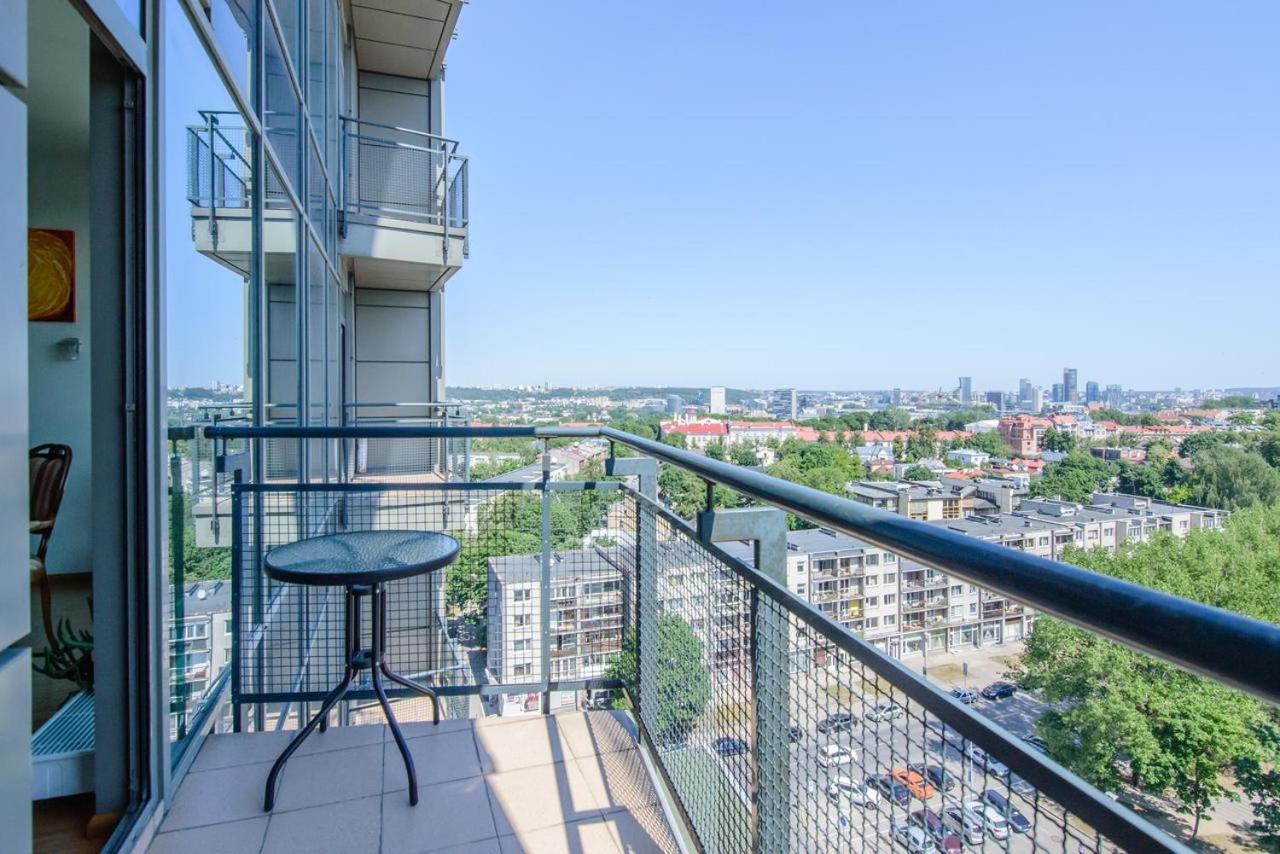 Helios Luxury Apartment In Vilnius Skyscraper Exterior photo